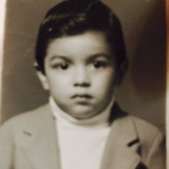 Meet your Posher, Carlos - Picture 1 of 1